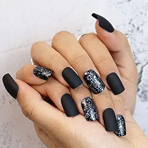 Black short nails with sparkle