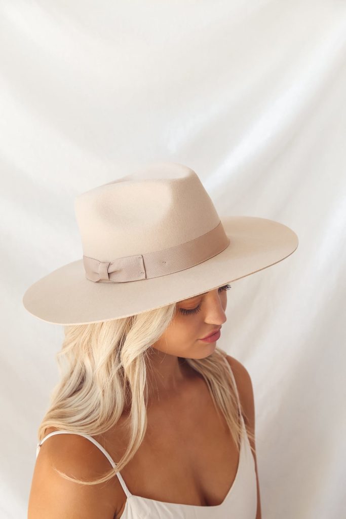 boho outfit ideas - Lulus beige fedora hat